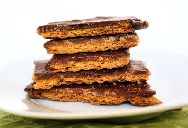 Chocolate Covered Graham Crackers (with Caramel!)